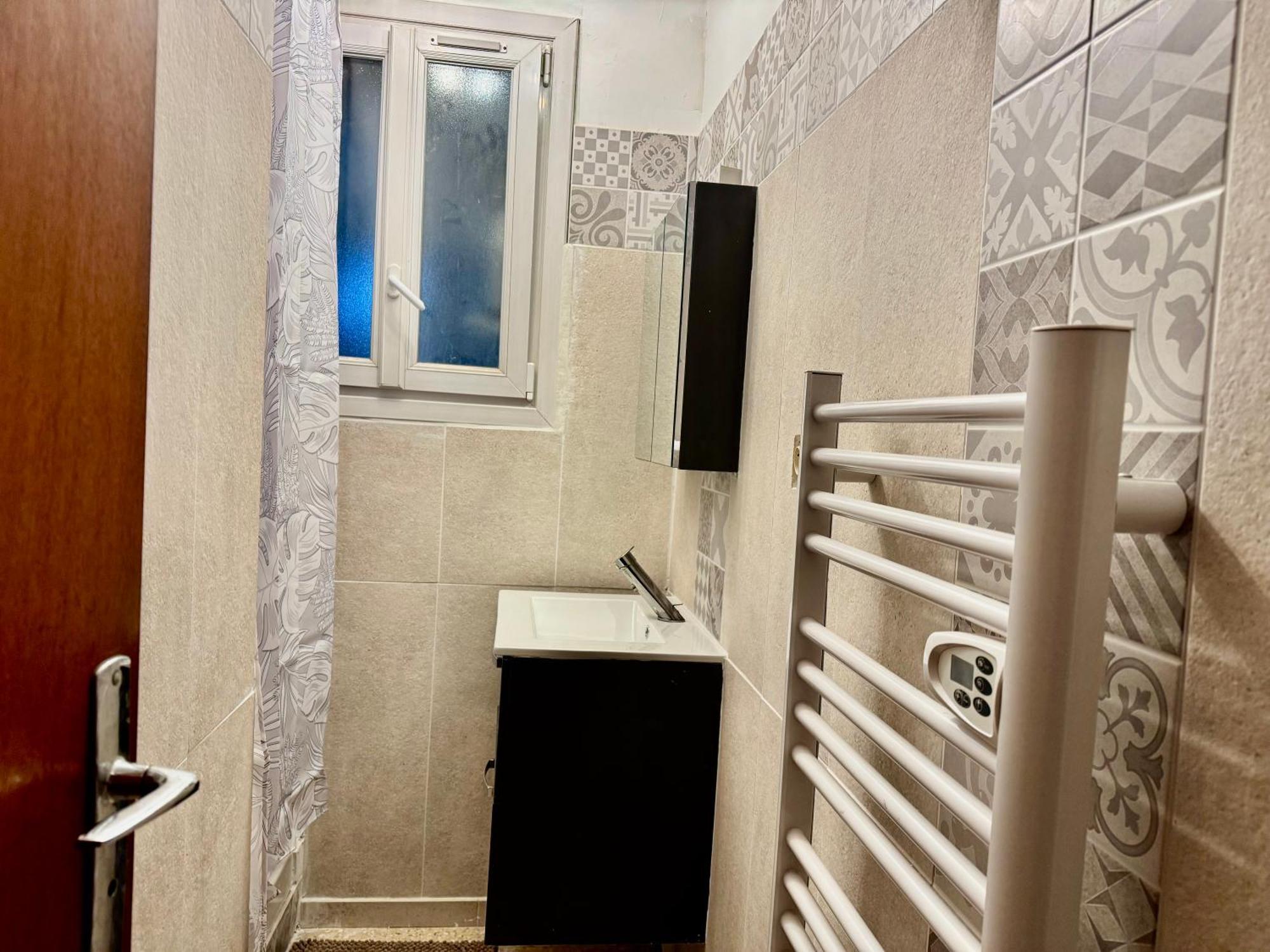 Appartement F3 De 60 M² Au Rez De Chaussee D'Une Villa Vezenobres Luaran gambar